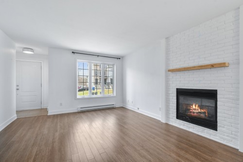 Salon - 671 Rue De Pompadour, Mascouche, QC - Indoor Photo Showing Living Room With Fireplace