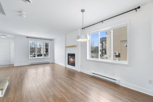 Salle à manger - 671 Rue De Pompadour, Mascouche, QC - Indoor Photo Showing Living Room With Fireplace