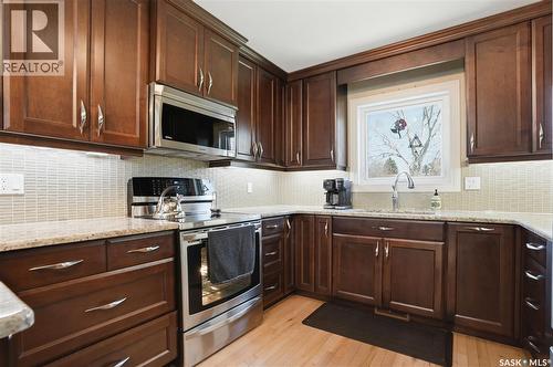 239 Stechishin Crescent, Saskatoon, SK - Indoor Photo Showing Kitchen
