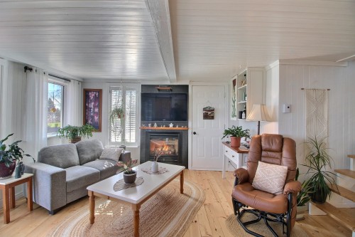 Salon - 71 Rue Fleurie, La Malbaie, QC - Indoor Photo Showing Living Room With Fireplace