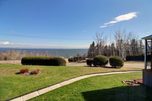 Vue sur l'eau - 71 Rue Fleurie, La Malbaie, QC - Outdoor With View