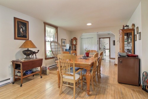 Salle à manger - 1099  - 1105 Rue Main, Ayer'S Cliff, QC - Indoor Photo Showing Dining Room