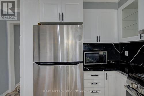 35 Attwood Drive, Cambridge, ON - Indoor Photo Showing Kitchen