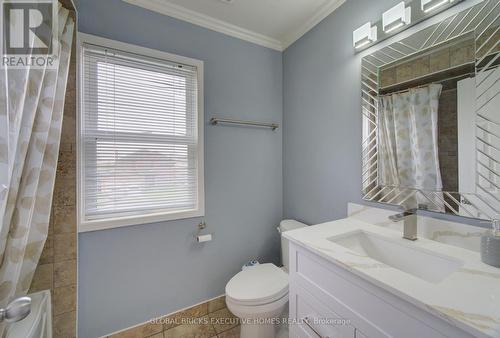 35 Attwood Drive, Cambridge, ON - Indoor Photo Showing Bathroom