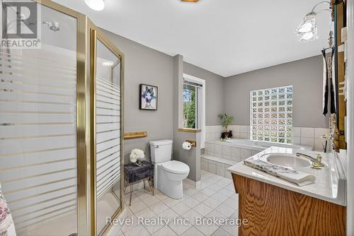 7190 93 Highway, Tiny, ON - Indoor Photo Showing Bathroom