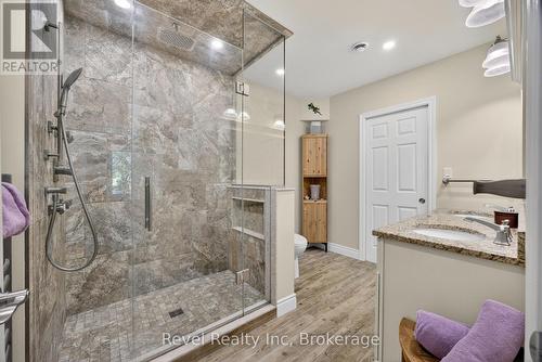 7190 93 Highway, Tiny, ON - Indoor Photo Showing Bathroom