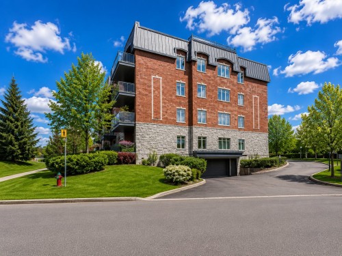 Garage - 206-3000 Boul. De Boucherville, Saint-Bruno-De-Montarville, QC - Outdoor With Facade