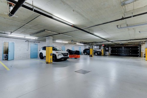 Garage - 206-3000 Boul. De Boucherville, Saint-Bruno-De-Montarville, QC - Indoor Photo Showing Garage