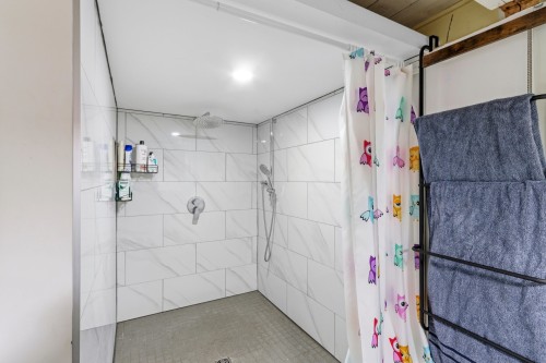 Salle de bains - 125 Rue Laroche, Salaberry-De-Valleyfield, QC - Indoor Photo Showing Bathroom