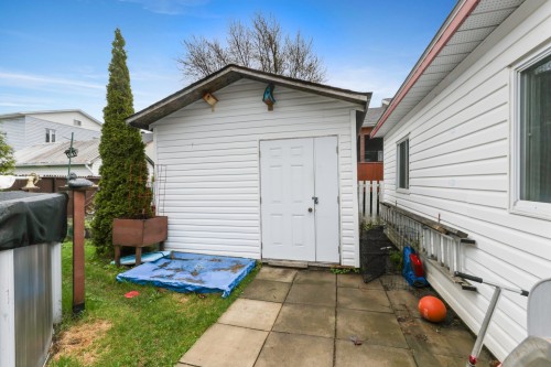 Cour - 125 Rue Laroche, Salaberry-De-Valleyfield, QC - Outdoor With Exterior