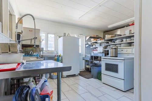 Cuisine - 390  - 392 Route 153, Saint-Tite, QC 