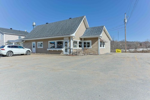 Stationnement - 390  - 392 Route 153, Saint-Tite, QC 