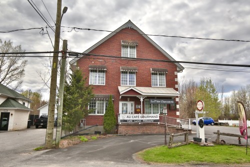 7617 Ch. de Chambly  Longueuil (Saint-Hubert), QC J3Y 3S2