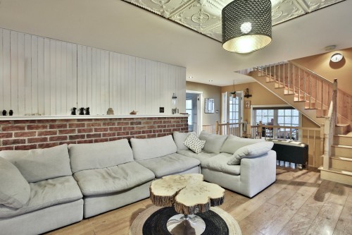 Salon - 7617 Ch. De Chambly, Longueuil (Saint-Hubert), QC - Indoor Photo Showing Living Room