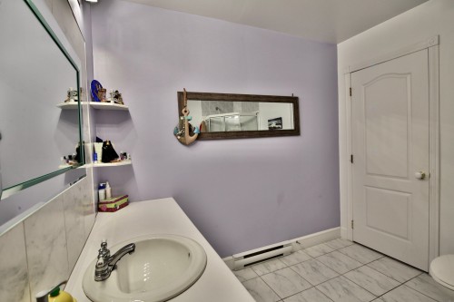 Salle de bains - 7617 Ch. De Chambly, Longueuil (Saint-Hubert), QC - Indoor Photo Showing Bathroom