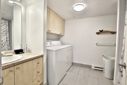 Salle de bains - 7619 Ch. De Chambly, Longueuil (Saint-Hubert), QC - Indoor Photo Showing Laundry Room