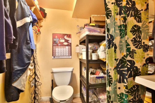 Salle d'eau - 7619 Ch. De Chambly, Longueuil (Saint-Hubert), QC - Indoor With Storage