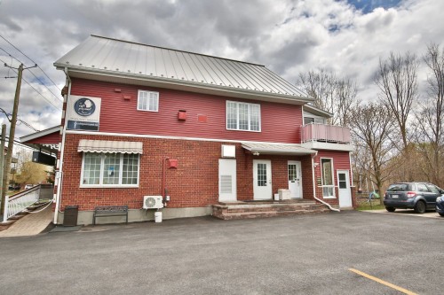 Stationnement - 7619 Ch. De Chambly, Longueuil (Saint-Hubert), QC - Outdoor With Facade