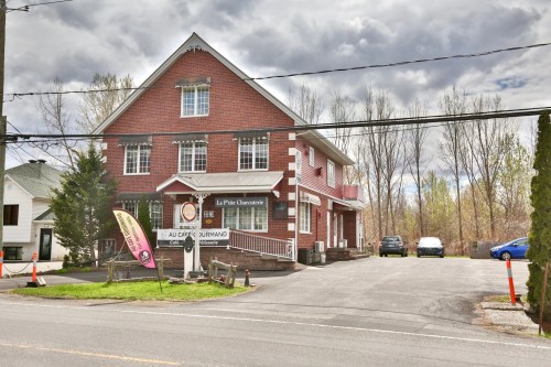 Rue - 7619 Ch. De Chambly, Longueuil (Saint-Hubert), QC - Outdoor With Facade