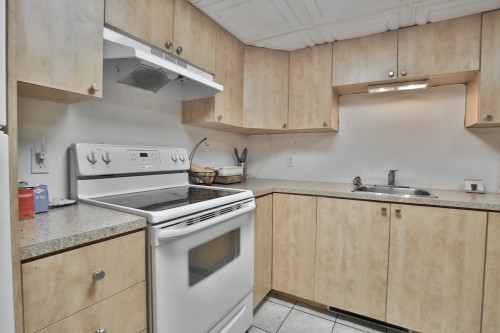 Cuisine - 7619 Ch. De Chambly, Longueuil (Saint-Hubert), QC - Indoor Photo Showing Kitchen