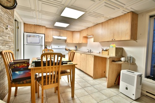 Cuisine - 7619 Ch. De Chambly, Longueuil (Saint-Hubert), QC - Indoor Photo Showing Kitchen