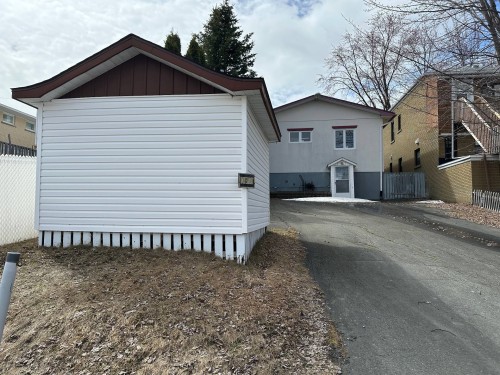 Cour - 158 Rue Perreault O., Rouyn-Noranda, QC - Outdoor