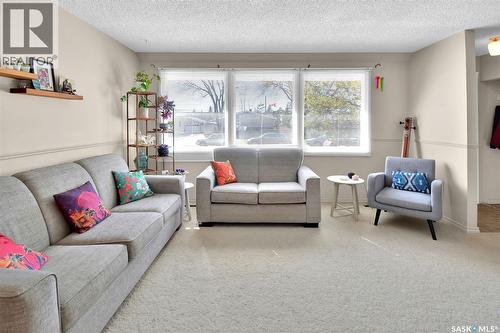 63 Spinks Drive, Saskatoon, SK - Indoor Photo Showing Living Room
