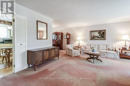 4356 Dublin Crescent, Burlington, ON - Indoor Photo Showing Living Room