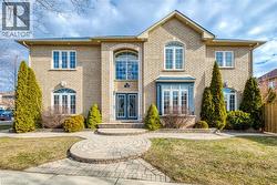 2389 GRAND OAK Trail Oakville, ON L6M 4V4