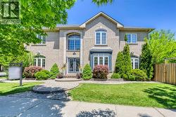 2389 GRAND OAK Trail Oakville, ON L6M 4V4