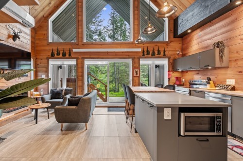 Vue d'ensemble - 580 Mtée Brien, Lac-Supérieur, QC - Indoor Photo Showing Kitchen