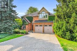 484 BUSH DRIVE Hamilton, ON L9G 4T4