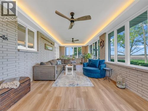 1919 Rochester Townline, Lakeshore, ON - Indoor Photo Showing Living Room