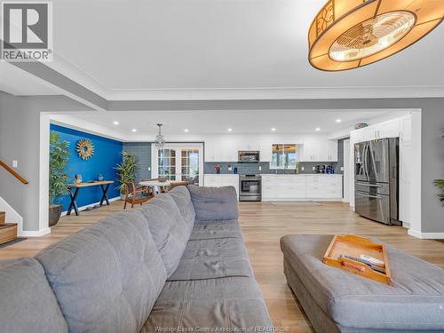 1919 Rochester Townline, Lakeshore, ON - Indoor Photo Showing Living Room