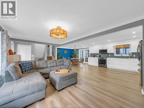 1919 Rochester Townline, Lakeshore, ON - Indoor Photo Showing Living Room