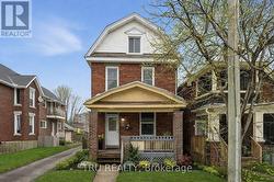 355 CAMBRIDGE STREET N  Ottawa, ON K1R 7B3