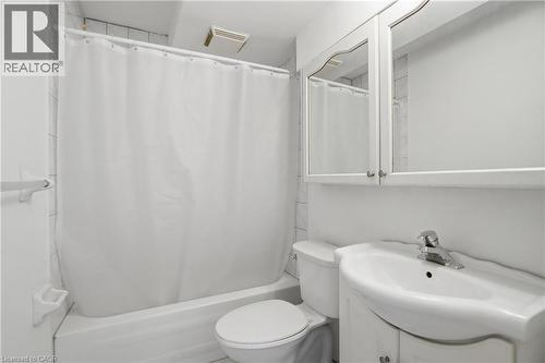 30 Summit Avenue Unit# 401, Hamilton, ON - Indoor Photo Showing Bathroom