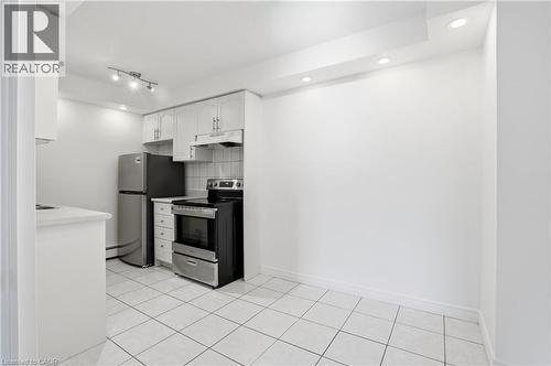 30 Summit Avenue Unit# 401, Hamilton, ON - Indoor Photo Showing Kitchen