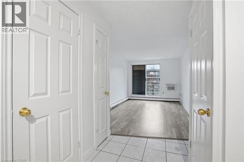 30 Summit Avenue Unit# 401, Hamilton, ON - Indoor Photo Showing Other Room