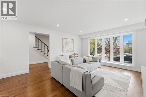 73 San Fernando Drive, Hamilton, ON - Indoor Photo Showing Living Room