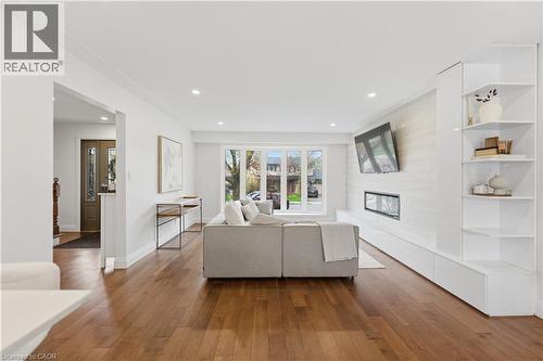 73 San Fernando Drive, Hamilton, ON - Indoor Photo Showing Living Room
