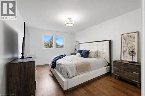 73 San Fernando Drive, Hamilton, ON - Indoor Photo Showing Bedroom