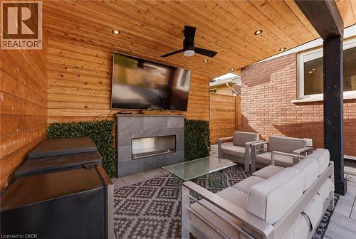 73 San Fernando Drive, Hamilton, ON -  With Fireplace