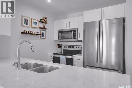 9 651 Dubois Crescent, Saskatoon, SK - Indoor Photo Showing Kitchen With Stainless Steel Kitchen With Double Sink With Upgraded Kitchen