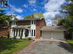 19 KINGSFORD CRESCENT  Ottawa, ON K2K 1T5