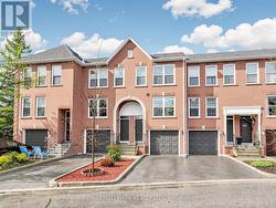 62 WYATT LANE Aurora, ON L4G 7E4