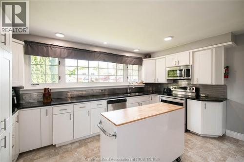39 Chippewa Drive, Chatham, ON - Indoor Photo Showing Kitchen