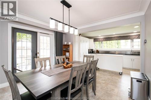 39 Chippewa Drive, Chatham, ON - Indoor Photo Showing Dining Room