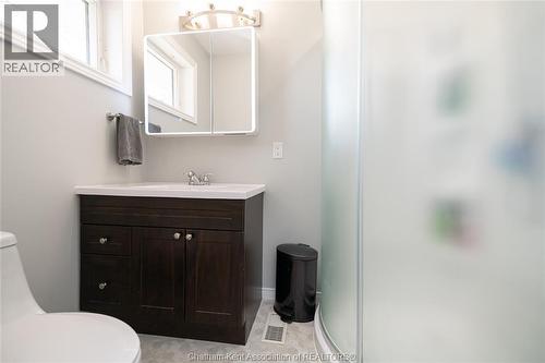 39 Chippewa Drive, Chatham, ON - Indoor Photo Showing Bathroom