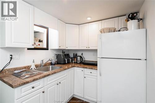39 Chippewa Drive, Chatham, ON - Indoor Photo Showing Kitchen